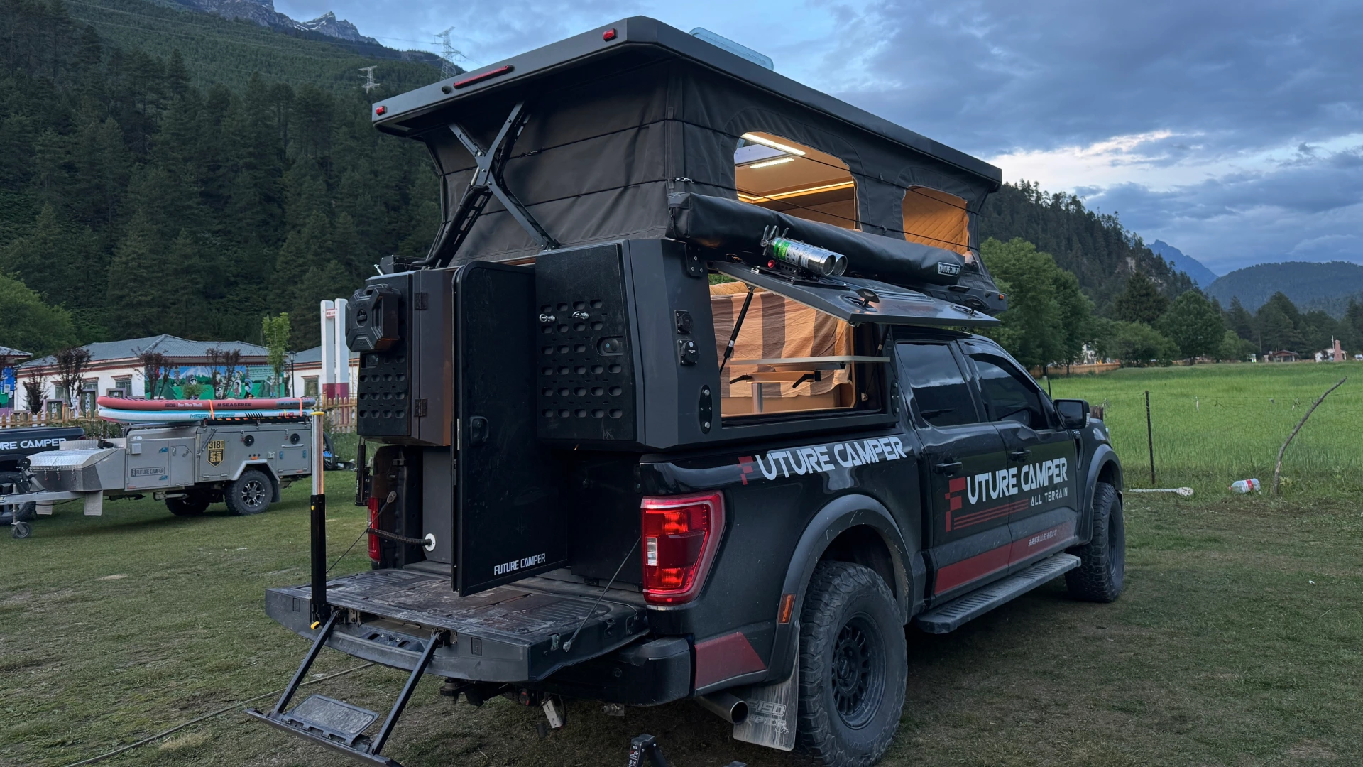 Imported septtman electric wind-sensing 3-meter awning which is intelligently adjustable, helps to create an enjoyable courtyard space.